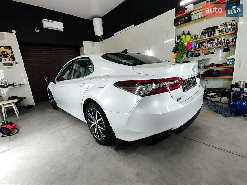 Седан Toyota Camry 2022 в Киеве