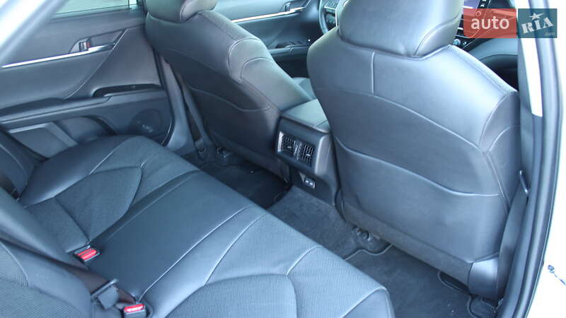 Седан Toyota Camry 2023 в Черкассах