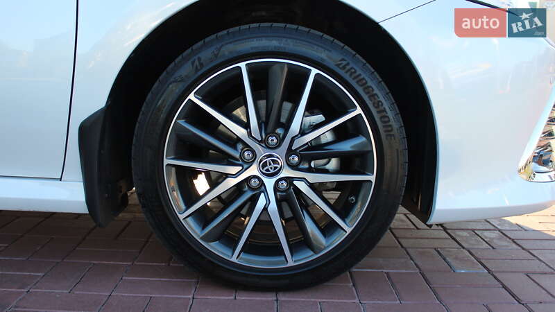 Седан Toyota Camry 2023 в Черкассах