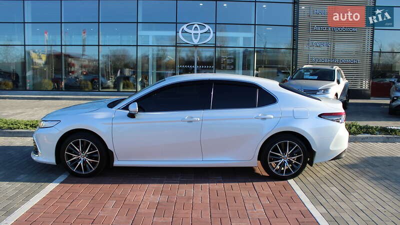 Седан Toyota Camry 2023 в Черкассах