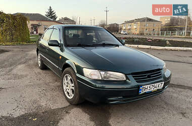 Седан Toyota Camry 1998 в Подольске