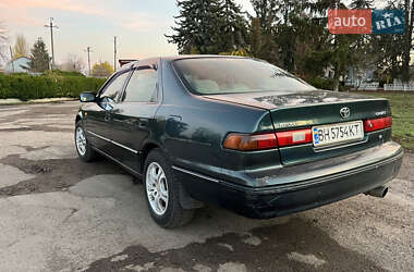Седан Toyota Camry 1998 в Подольске