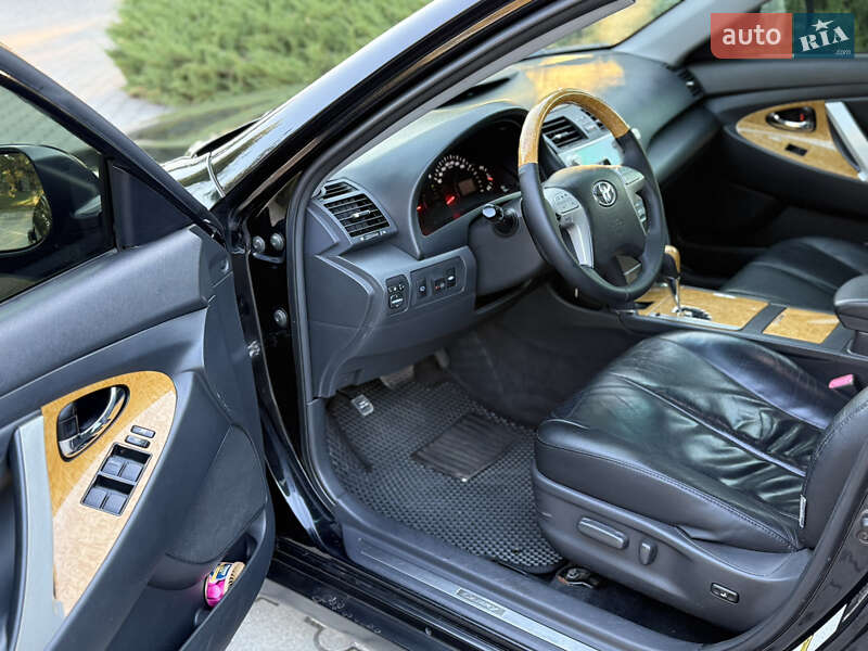 Седан Toyota Camry 2006 в Павлограде