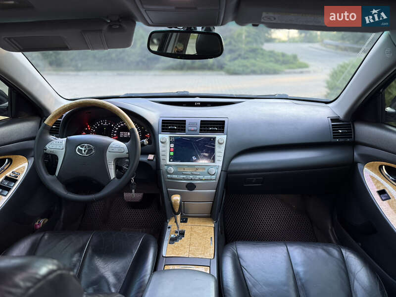 Седан Toyota Camry 2006 в Павлограде