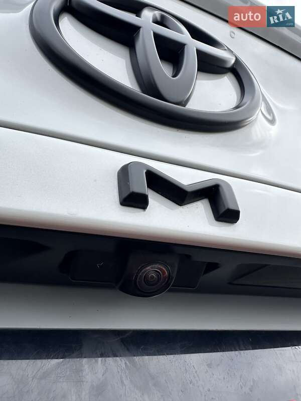 Седан Toyota Camry 2024 в Белогородке