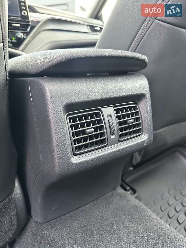 Седан Toyota Camry 2024 в Белогородке