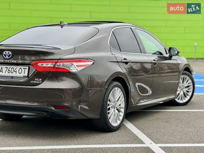 Седан Toyota Camry 2019 в Киеве