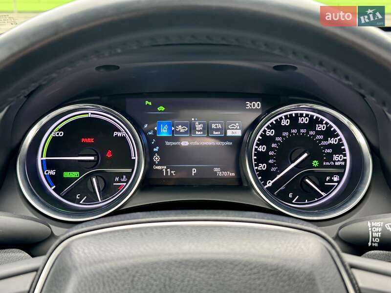 Седан Toyota Camry 2019 в Киеве