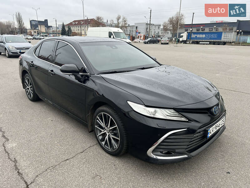 Седан Toyota Camry 2021 в Киеве