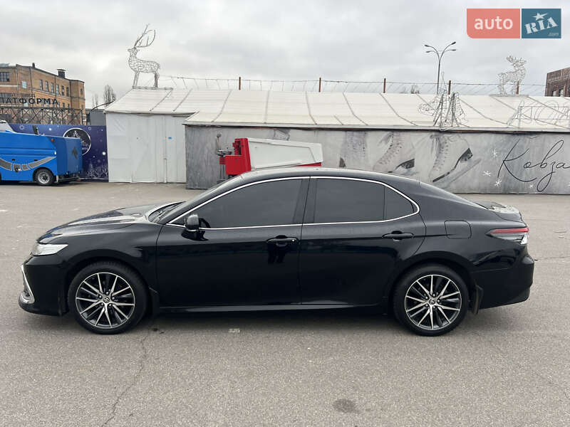 Седан Toyota Camry 2021 в Киеве