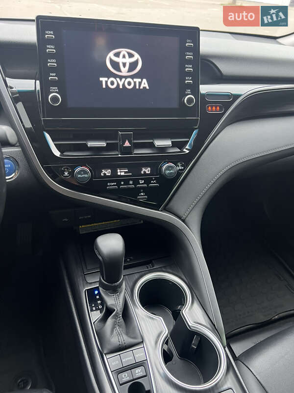 Седан Toyota Camry 2021 в Киеве