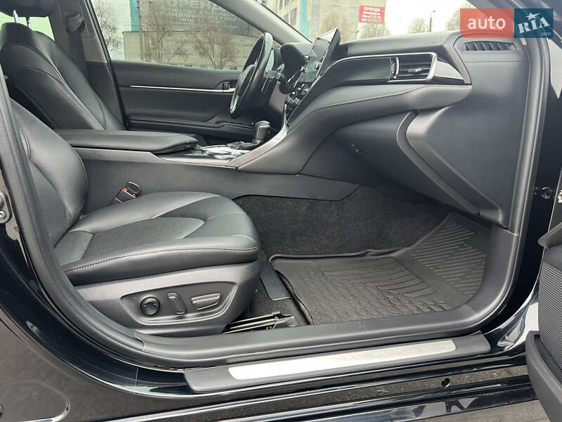 Седан Toyota Camry 2021 в Киеве