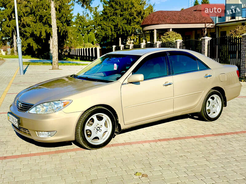 Седан Toyota Camry 2004 в Староконстантинове