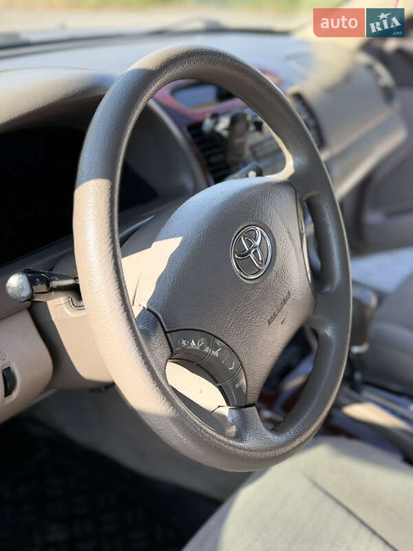 Седан Toyota Camry 2004 в Староконстантинове
