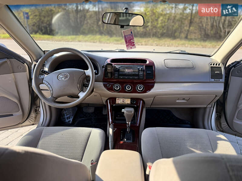 Седан Toyota Camry 2004 в Староконстантинове