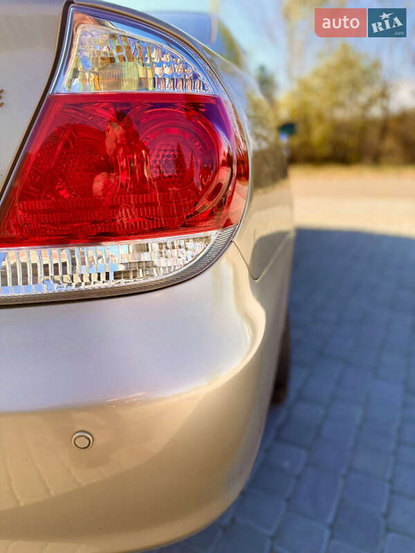 Седан Toyota Camry 2004 в Староконстантинове