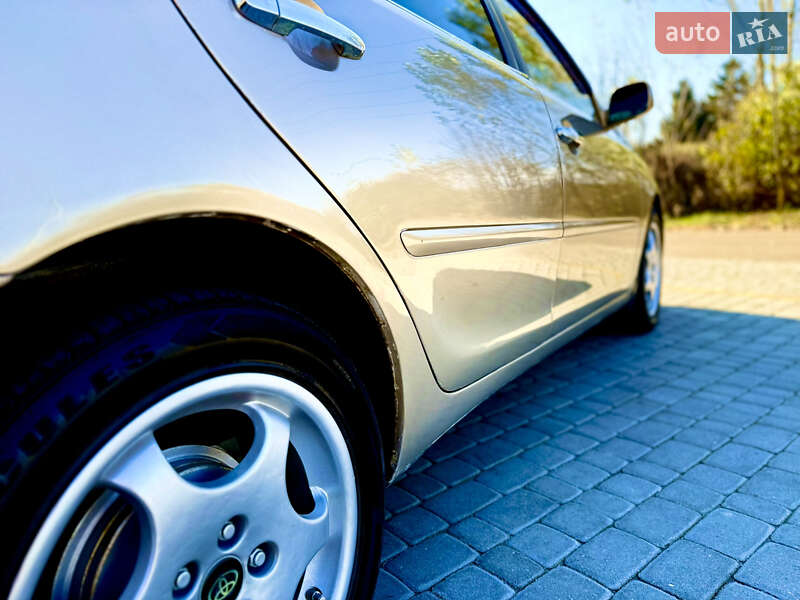 Седан Toyota Camry 2004 в Староконстантинове