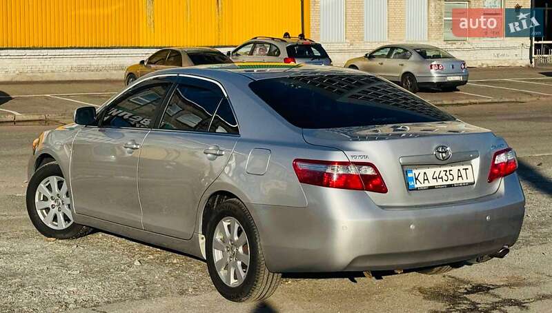 Седан Toyota Camry 2008 в Киеве