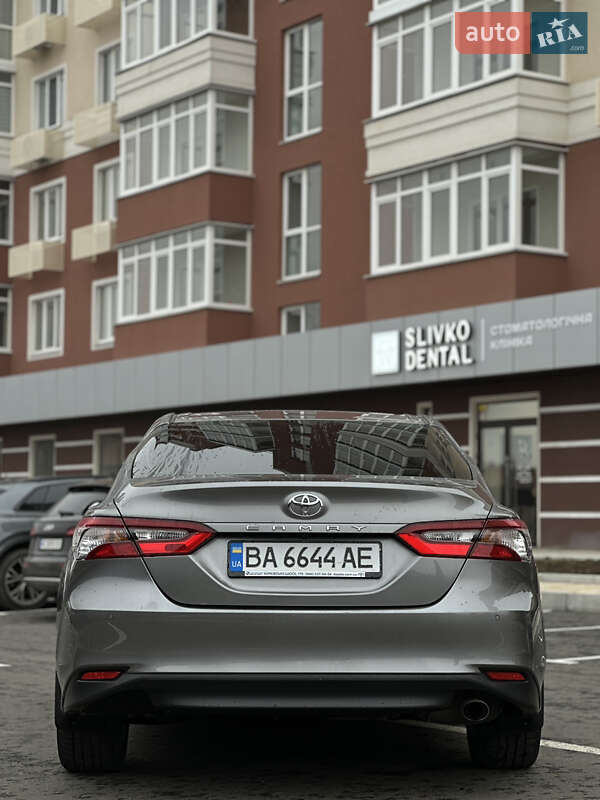 Седан Toyota Camry 2022 в Умани