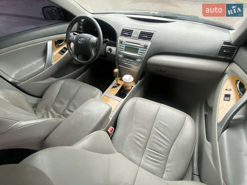 Седан Toyota Camry 2006 в Киеве