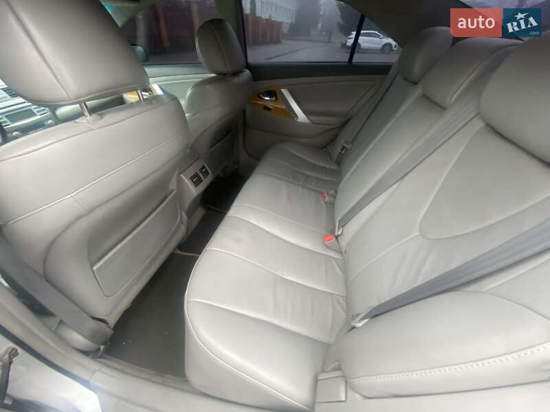 Седан Toyota Camry 2006 в Киеве