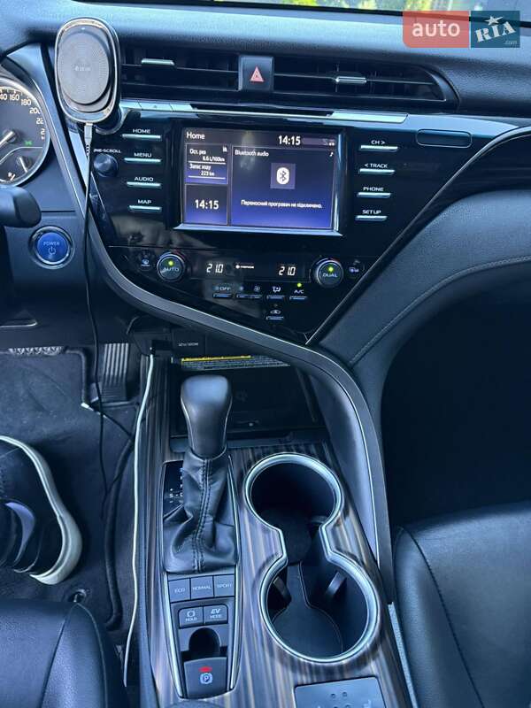 Седан Toyota Camry 2020 в Хусте