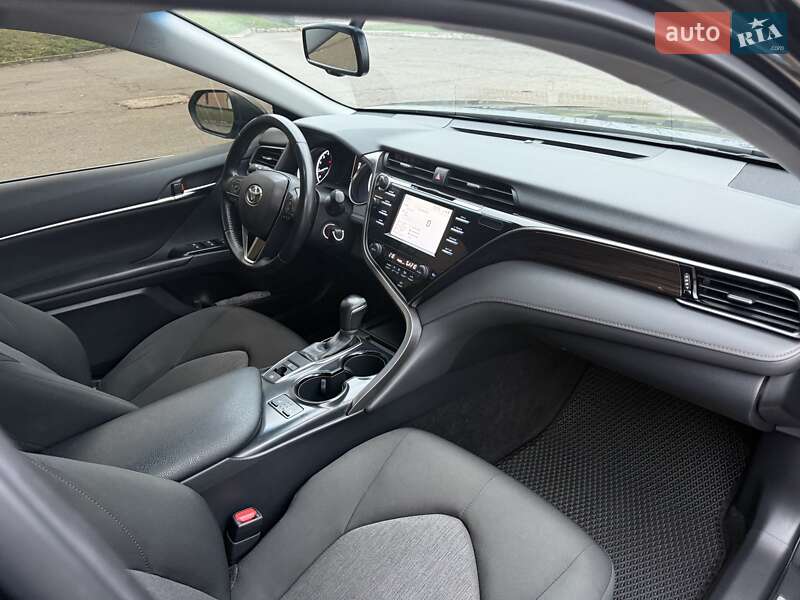 Седан Toyota Camry 2020 в Харькове