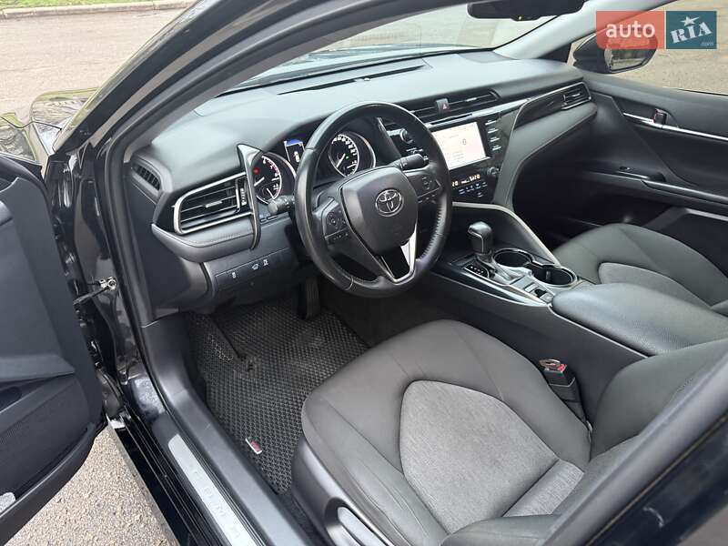 Седан Toyota Camry 2020 в Харькове
