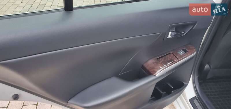 Седан Toyota Camry 2016 в Киеве