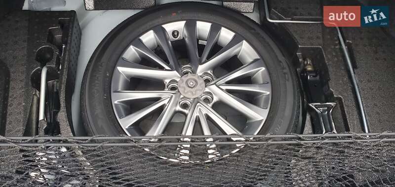 Седан Toyota Camry 2016 в Киеве