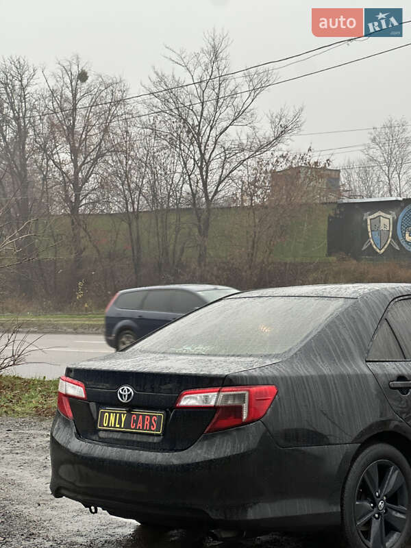 Седан Toyota Camry 2013 в Харькове