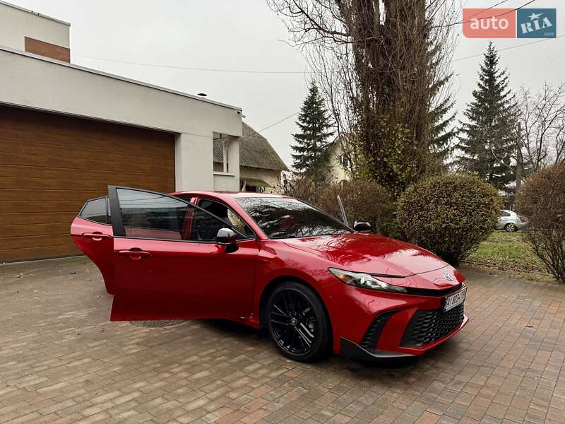 Седан Toyota Camry 2024 в Киеве