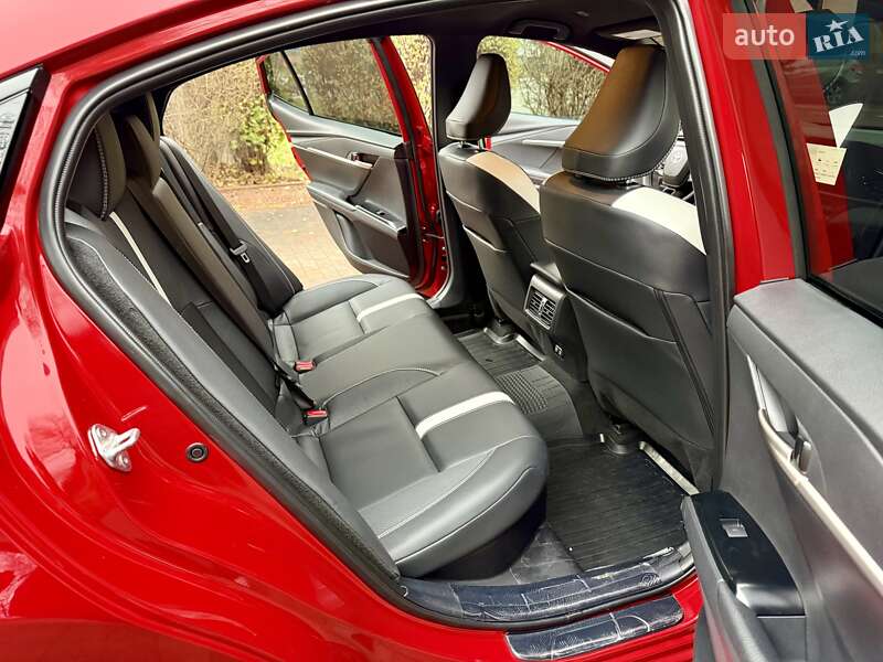 Седан Toyota Camry 2024 в Киеве