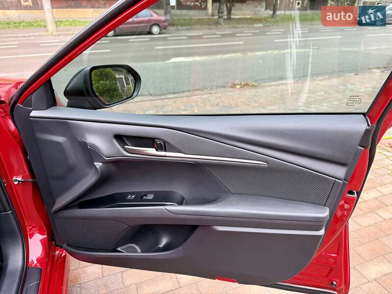 Седан Toyota Camry 2024 в Киеве