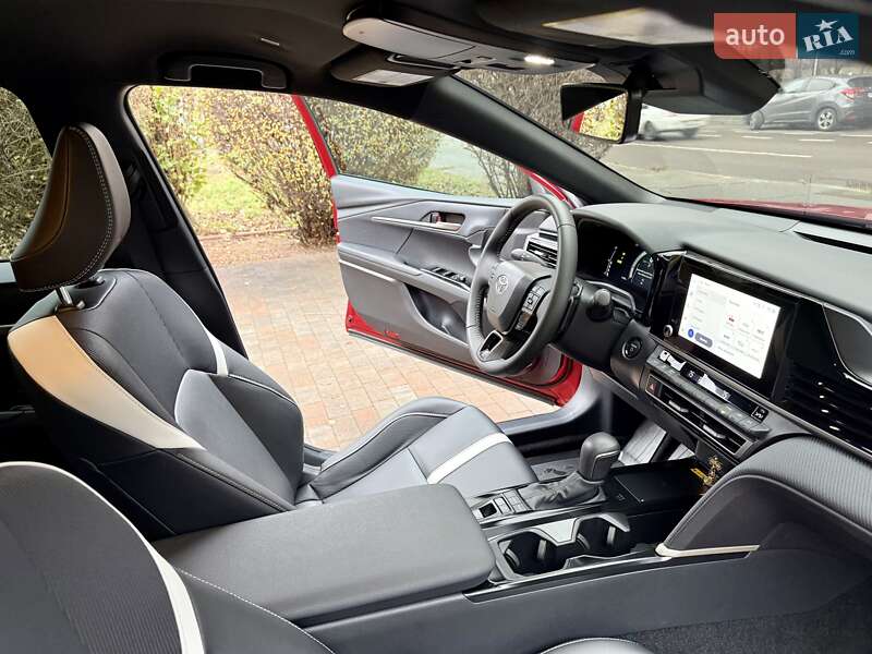 Седан Toyota Camry 2024 в Киеве