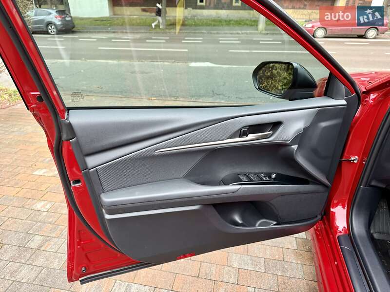 Седан Toyota Camry 2024 в Киеве