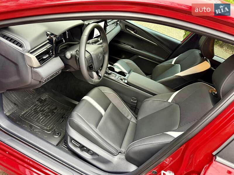 Седан Toyota Camry 2024 в Киеве