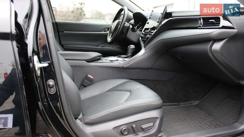 Седан Toyota Camry 2022 в Черкассах