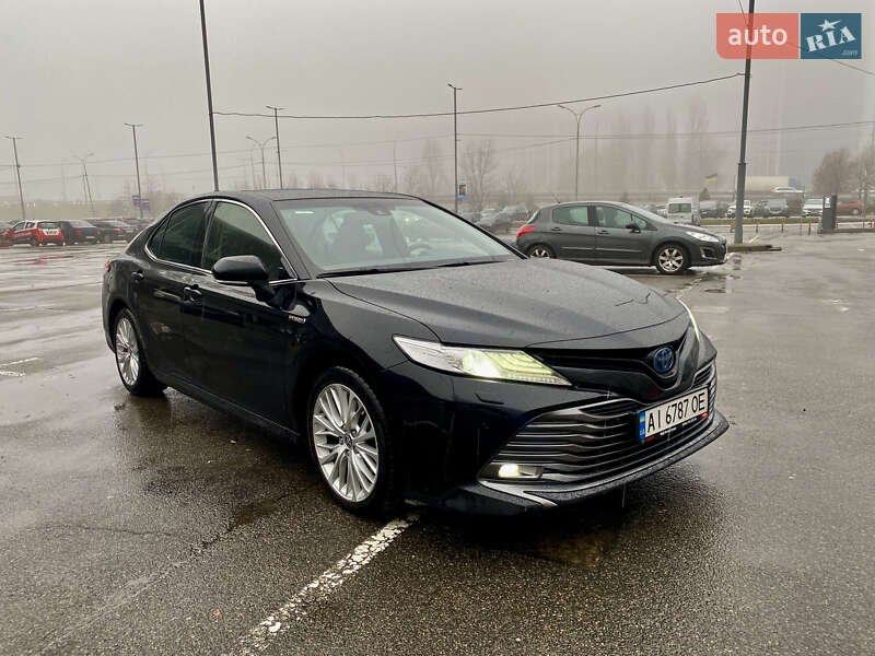 Седан Toyota Camry 2020 в Киеве