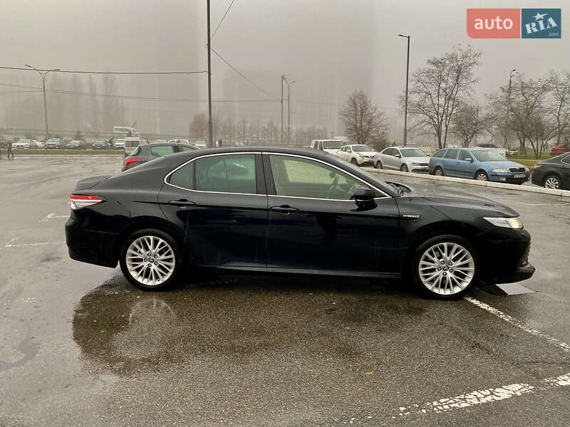 Седан Toyota Camry 2020 в Киеве