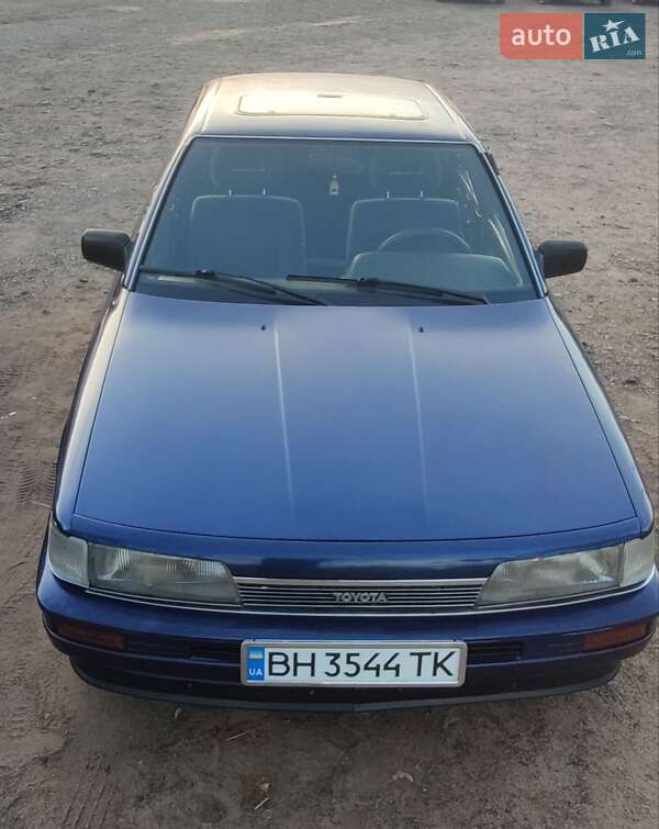 Седан Toyota Camry 1990 в Черноморске