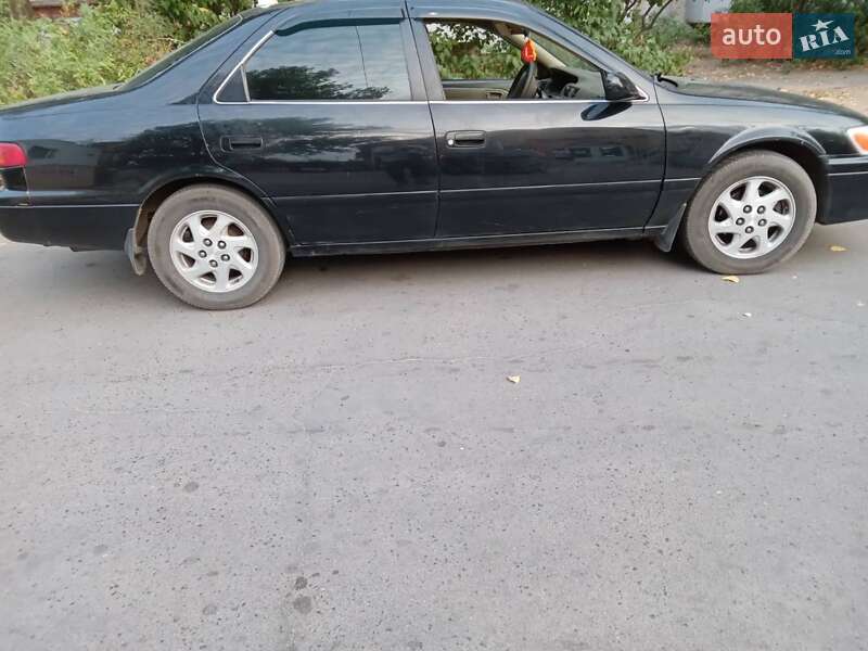 Седан Toyota Camry 2000 в Белгороде-Днестровском