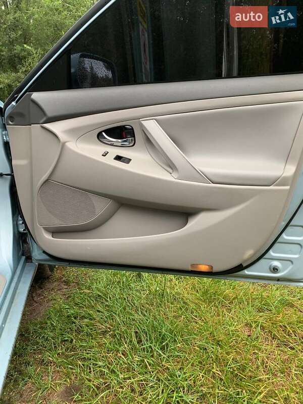 Седан Toyota Camry 2007 в Киеве