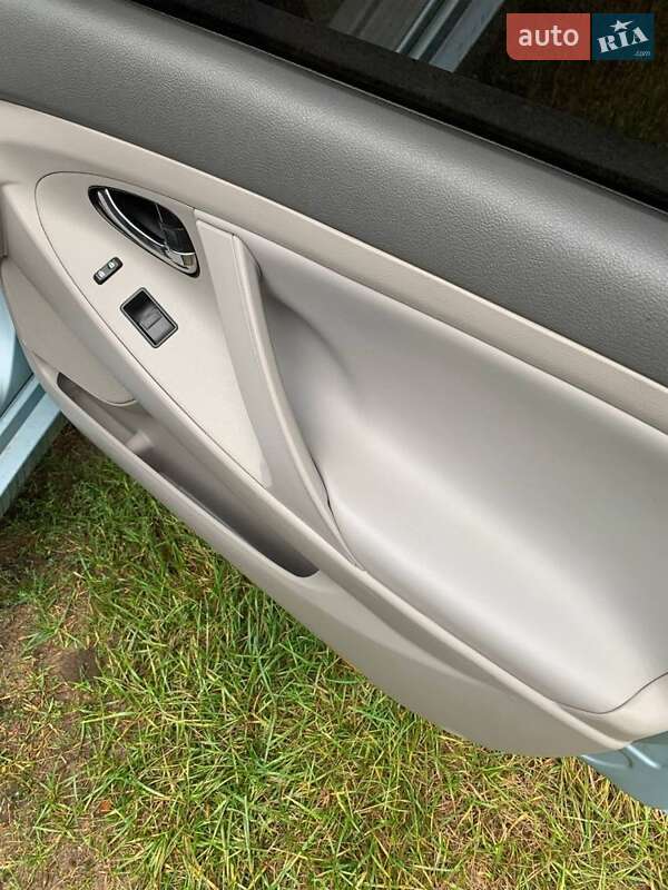 Седан Toyota Camry 2007 в Киеве