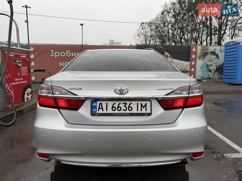 Седан Toyota Camry 2017 в Киеве