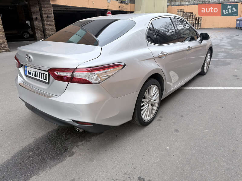 Седан Toyota Camry 2018 в Одессе