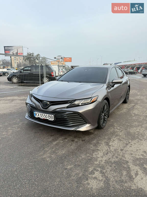Седан Toyota Camry 2018 в Полтаве