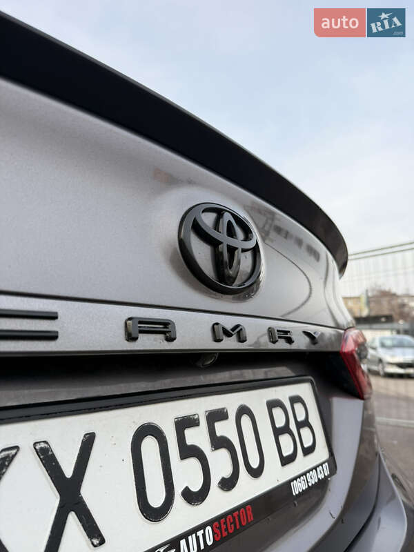 Седан Toyota Camry 2018 в Полтаве