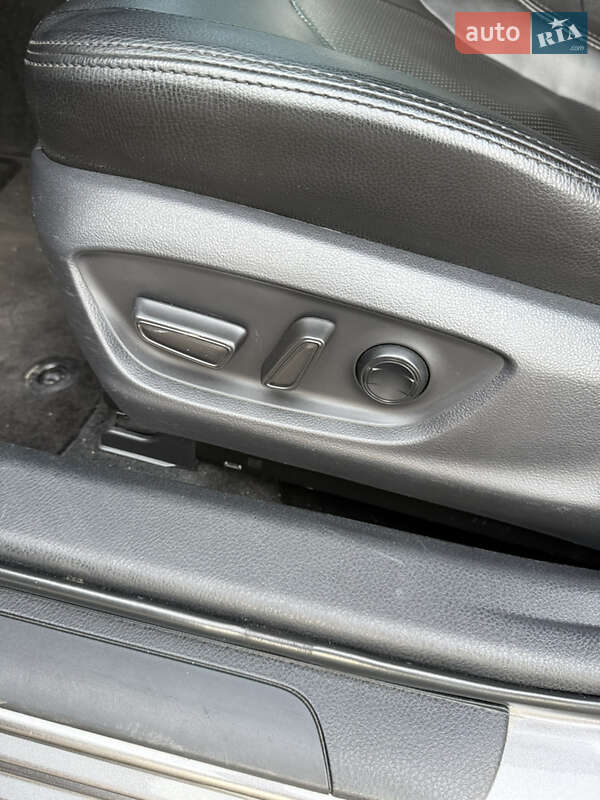 Седан Toyota Camry 2018 в Полтаве