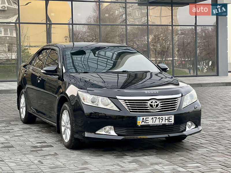 Седан Toyota Camry 2013 в Днепре